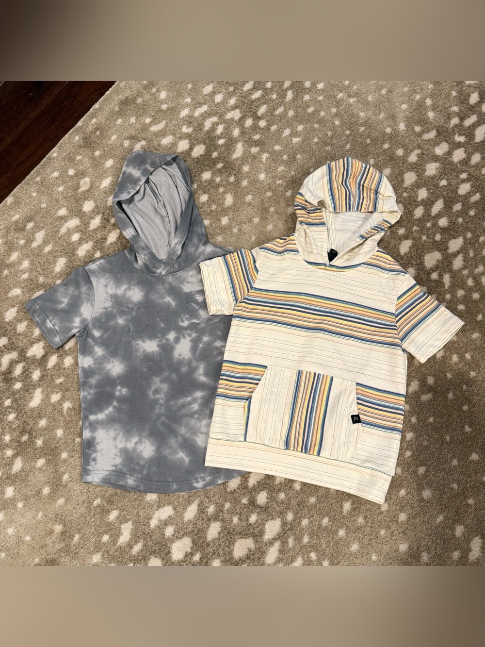 Bundle (2) Kids Short-Sleeve Hooded Tee Gray Tie-Dye and Cream Stripe. Size 4/5
